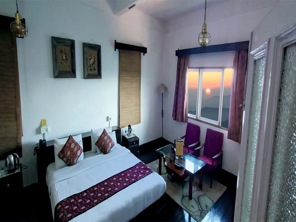 Club King Room with Mountain View