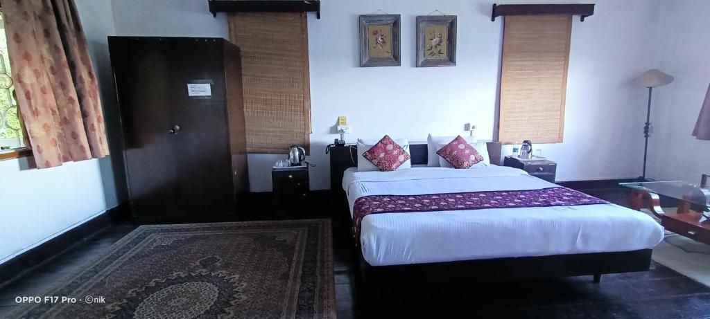 Club King Room with Mountain View