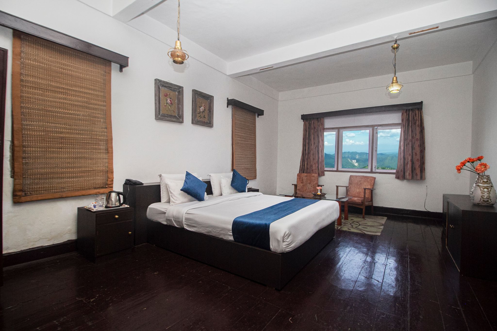 Club King Room with Mountain View