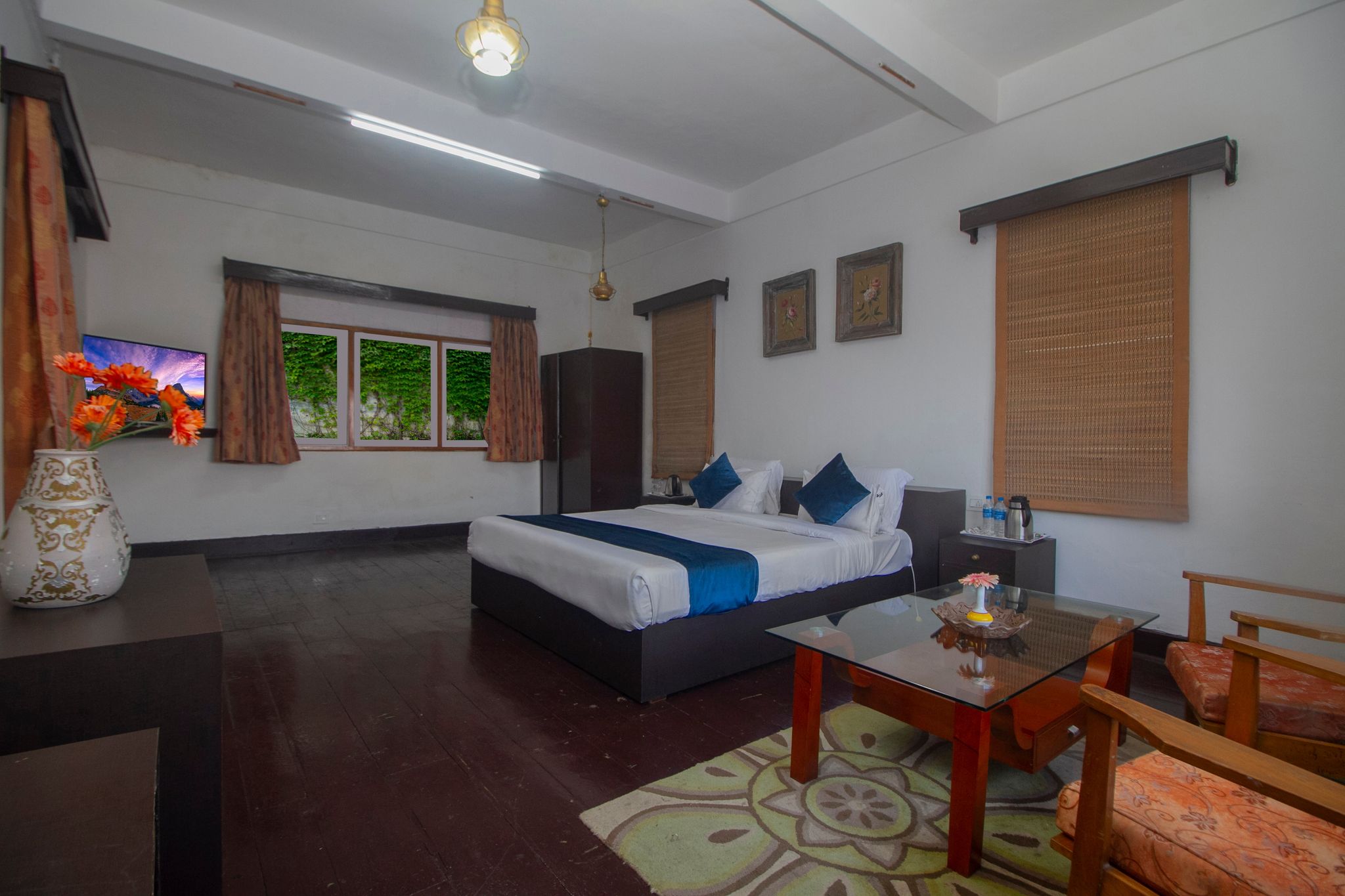 Club King Room with Mountain View