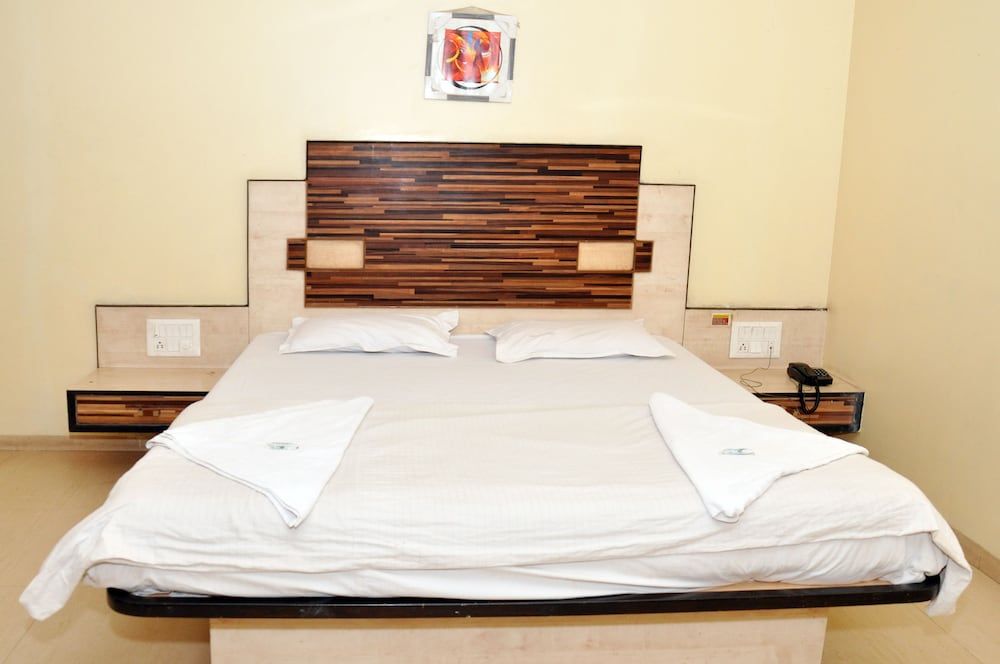 Deluxe Double or Twin A/C Room