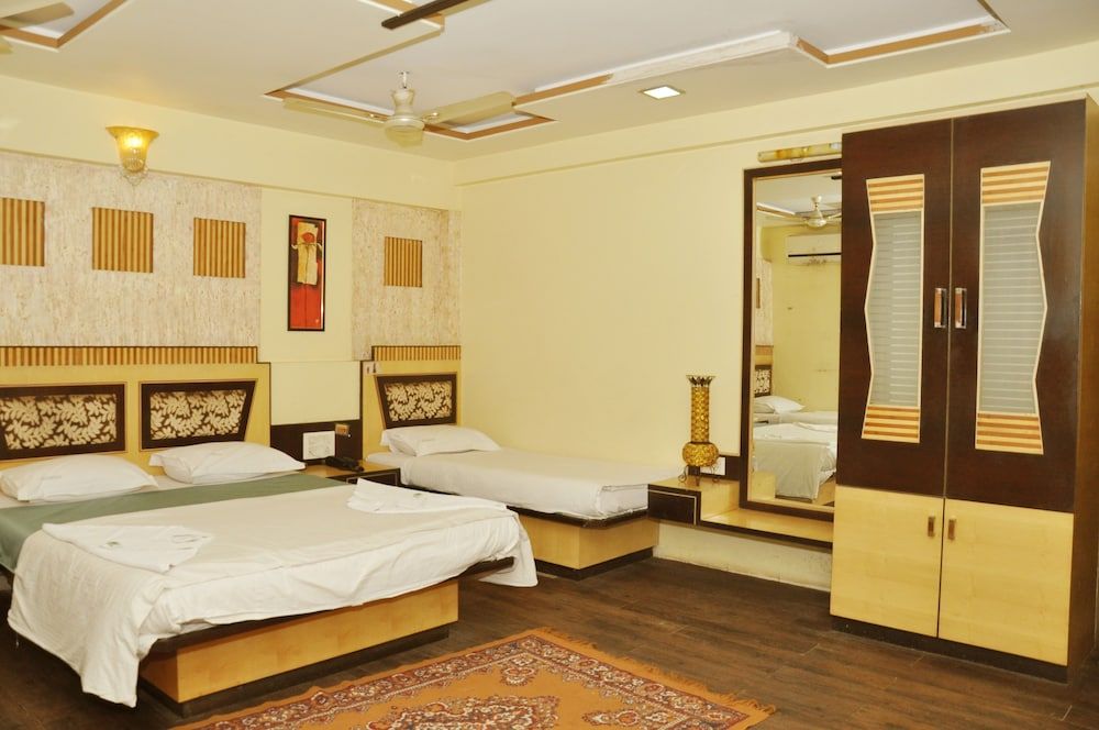 Deluxe Triple Bed A/C Room