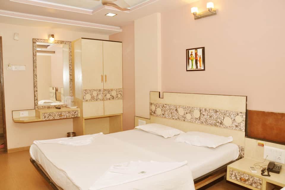HOTEL SAI SURAJ PALACE DOUBLE BED NON A/C 3