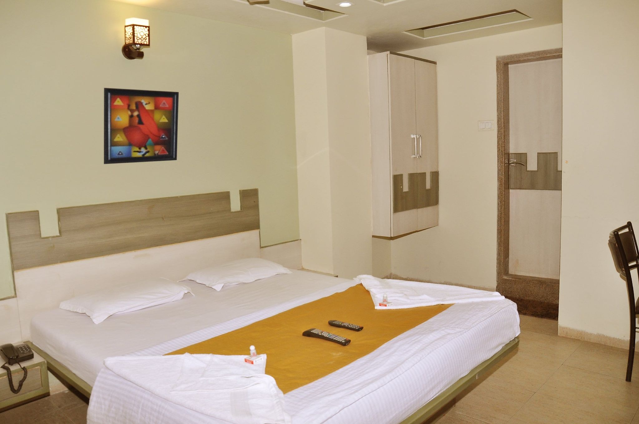 HOTEL SAI SURAJ PALACE DOUBLE BED NON A/C 2