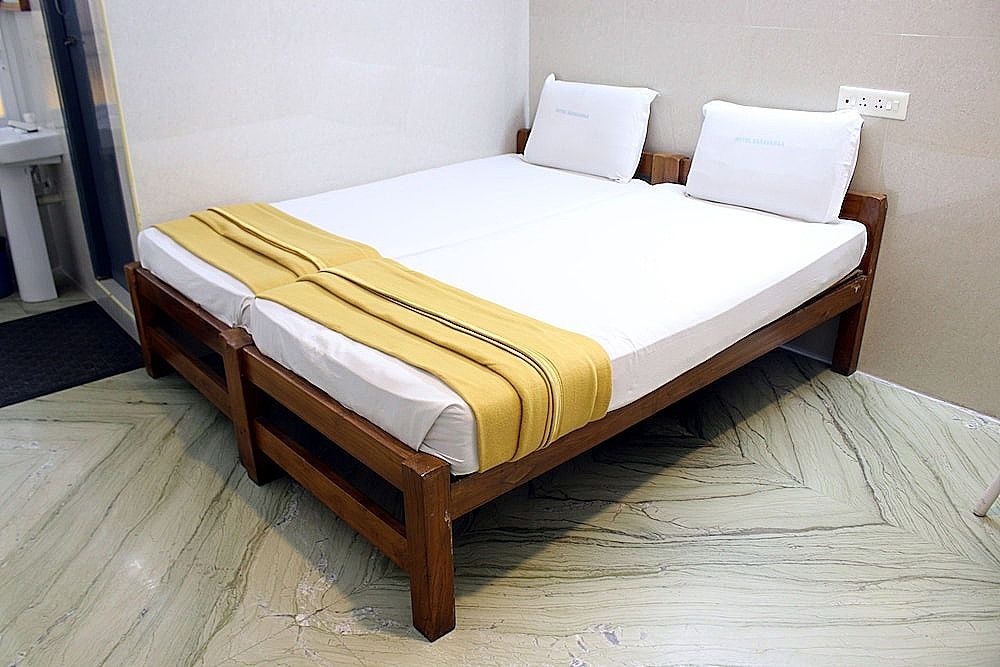 Saravanan Lodge Economy Double Room Non A/C