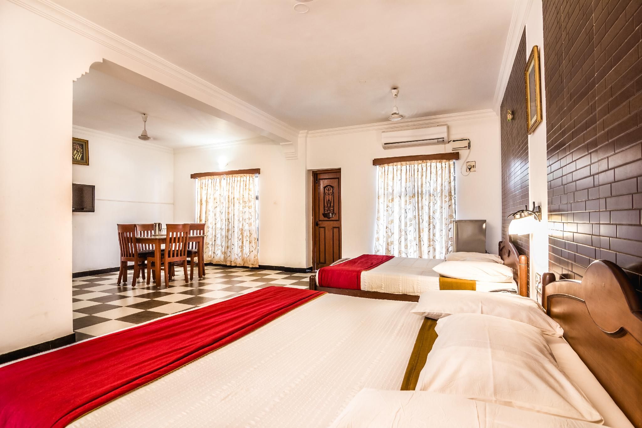 Deluxe Quadruple Room with Pool View