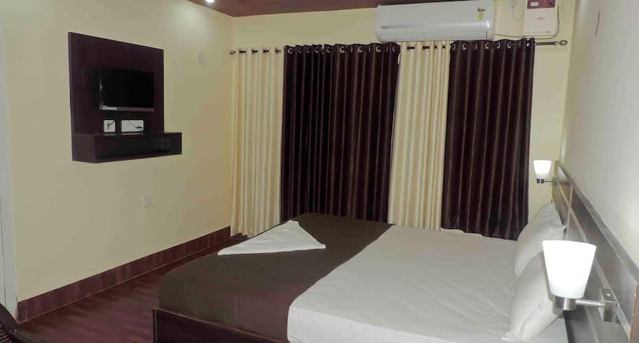 Kakkson Villa Luxury Four Bedded AC 19