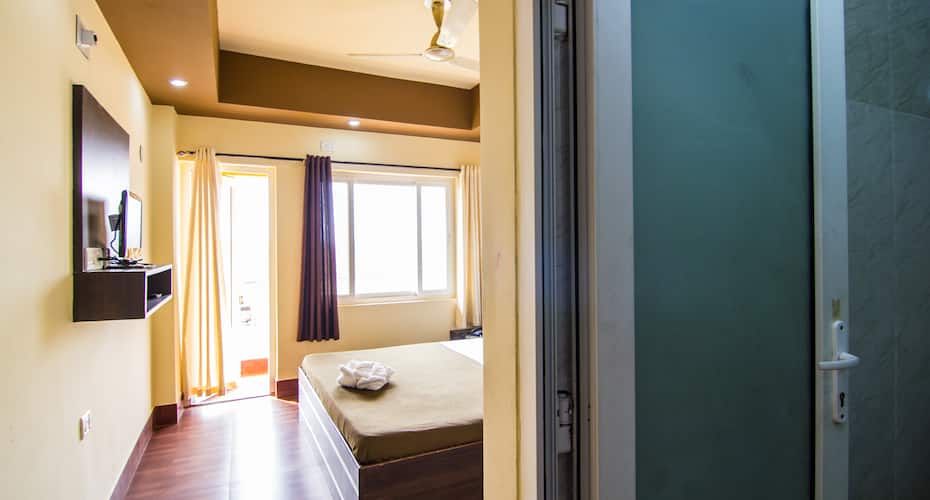 Kakkson Villa Luxury Four Bedded AC 18