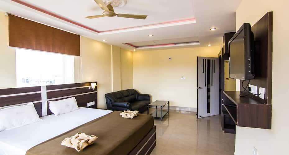 Kakkson Villa Luxury Four Bedded AC 14