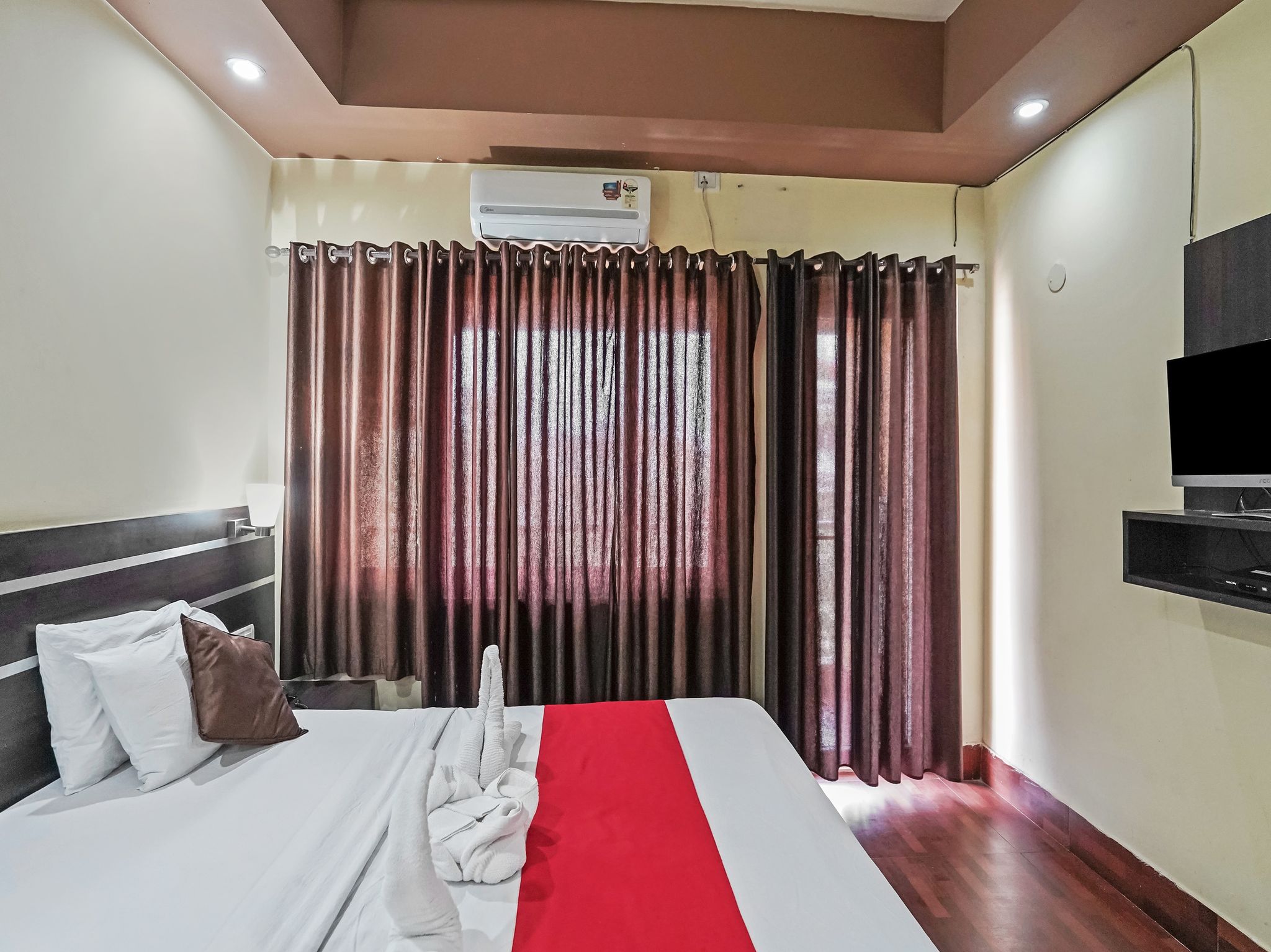 Kakkson Villa Luxury Four Bedded AC 45