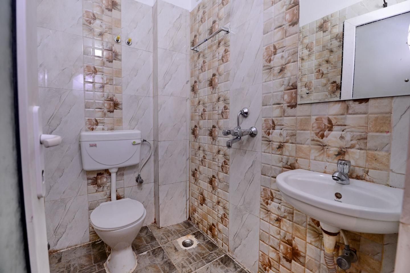 Kakkson Villa Luxury Four Bedded AC 75