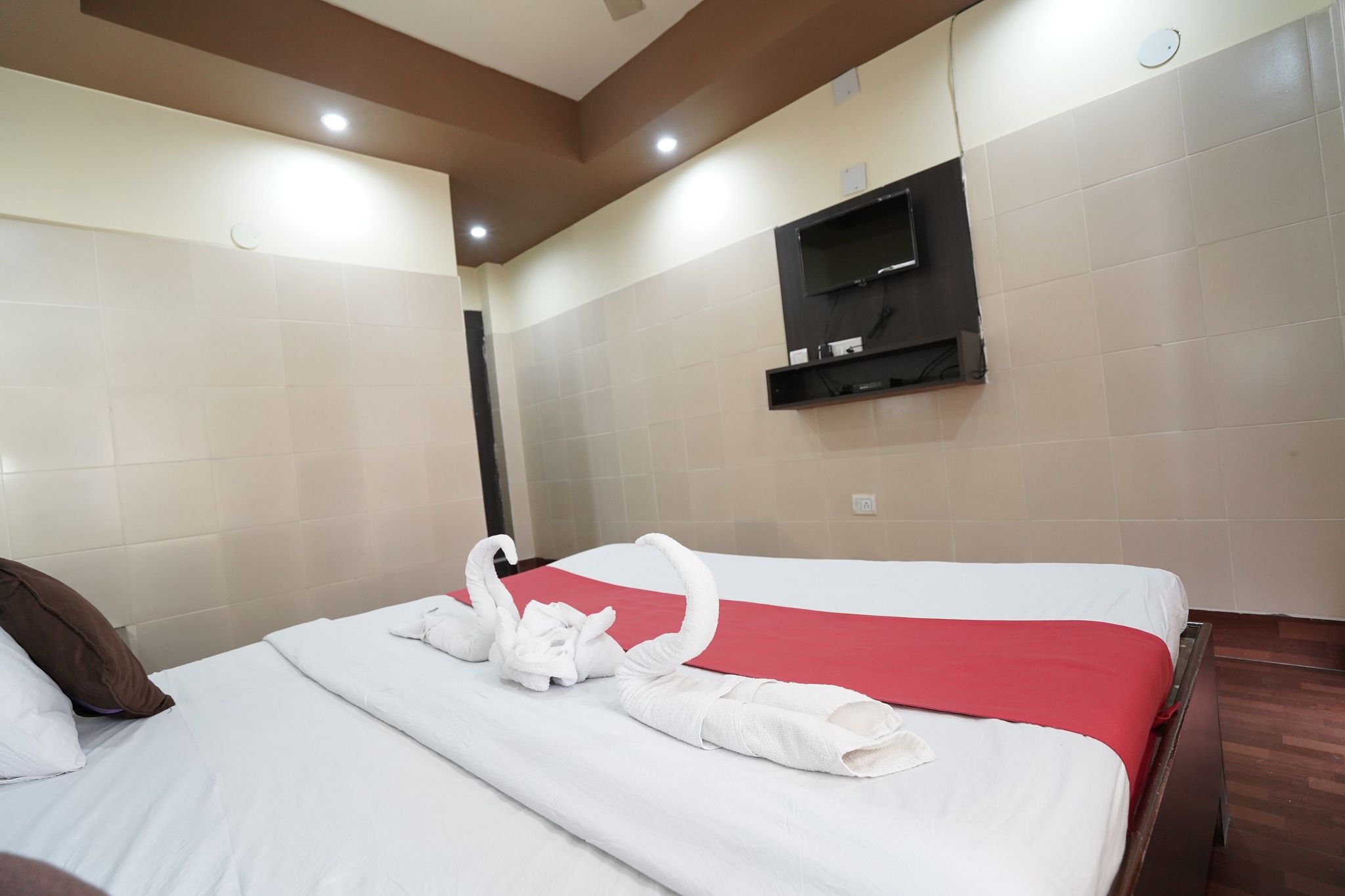 Kakkson Villa Luxury Four Bedded AC 64