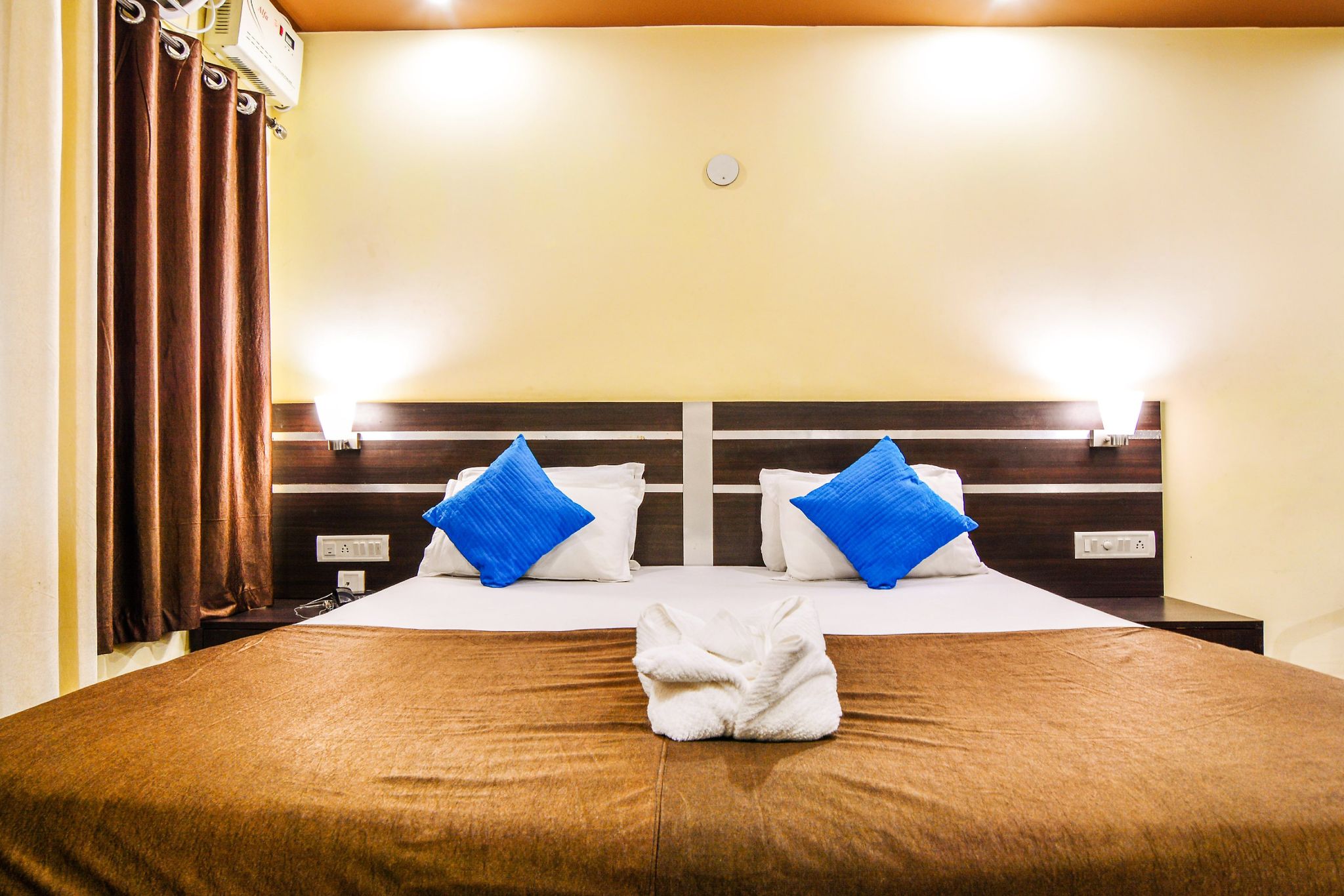 Kakkson Villa Luxury Four Bedded AC 3