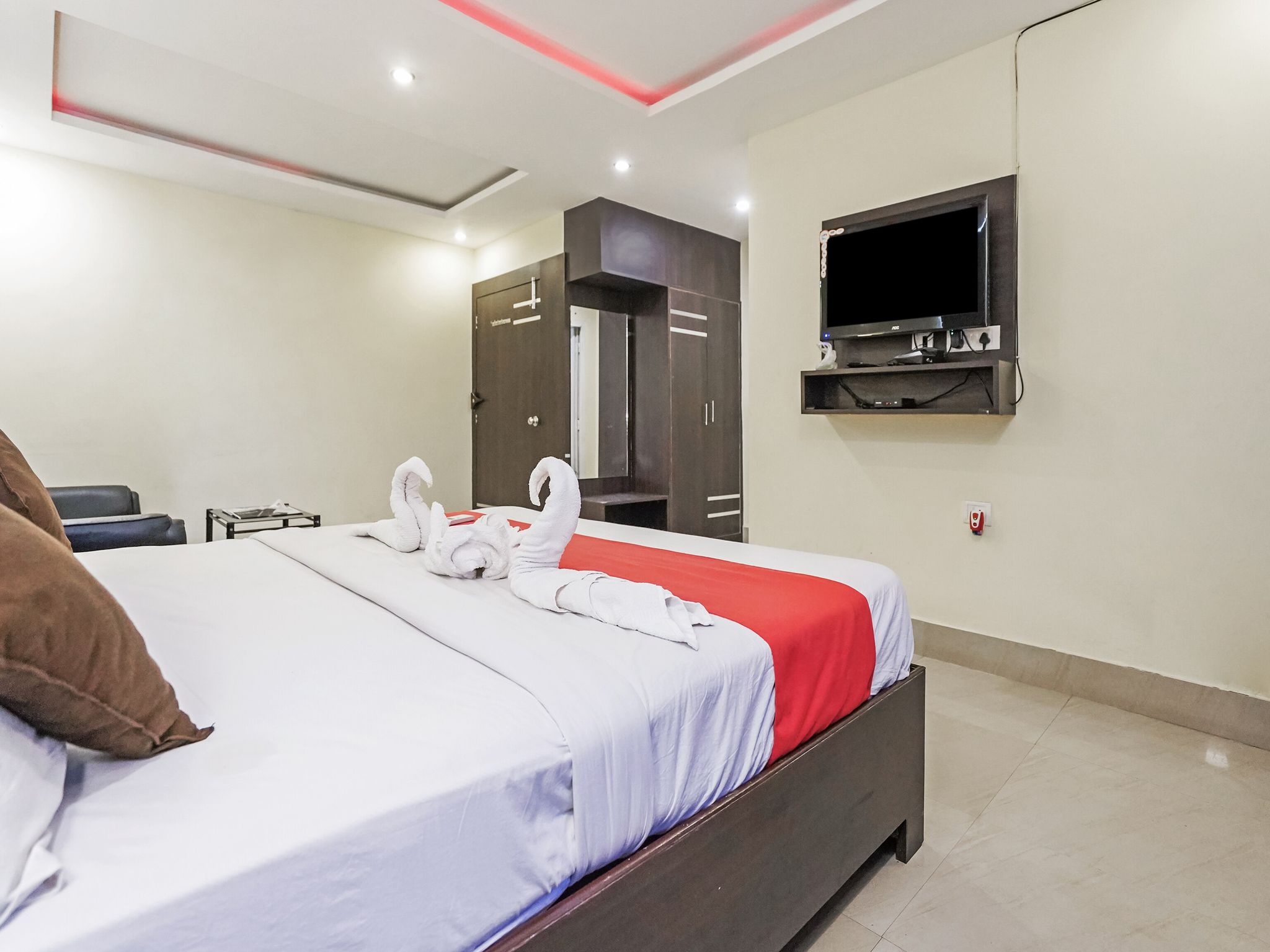 Kakkson Villa Luxury Four Bedded AC 25