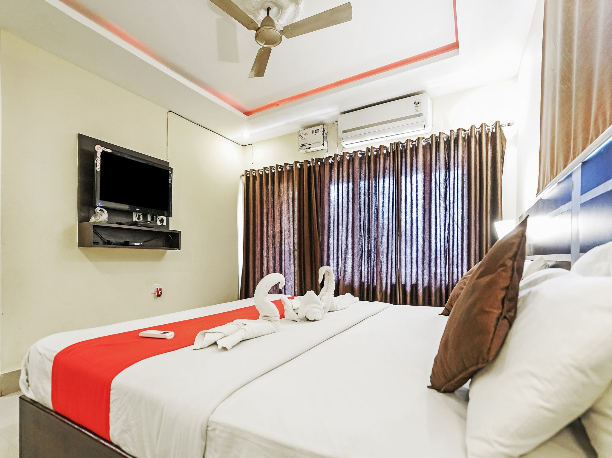 Kakkson Villa Luxury Four Bedded AC 13