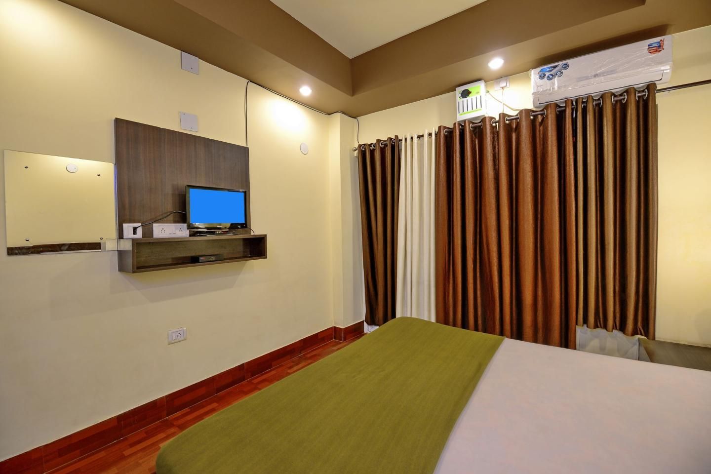 Kakkson Villa Luxury Four Bedded AC 85