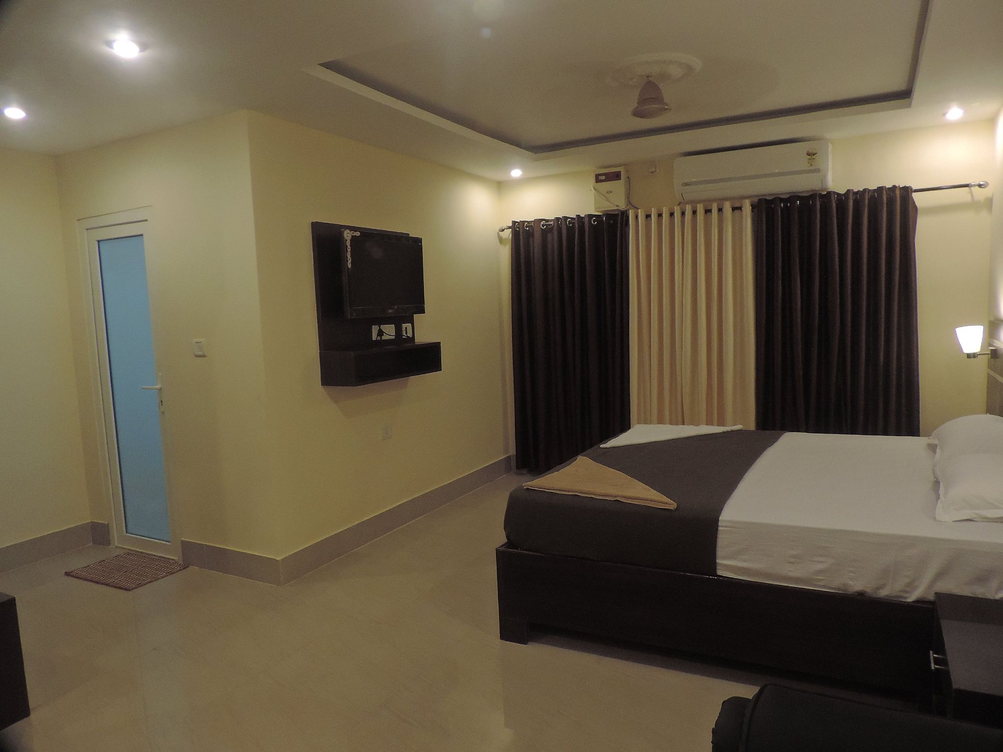 Kakkson Villa Luxury Four Bedded AC 33