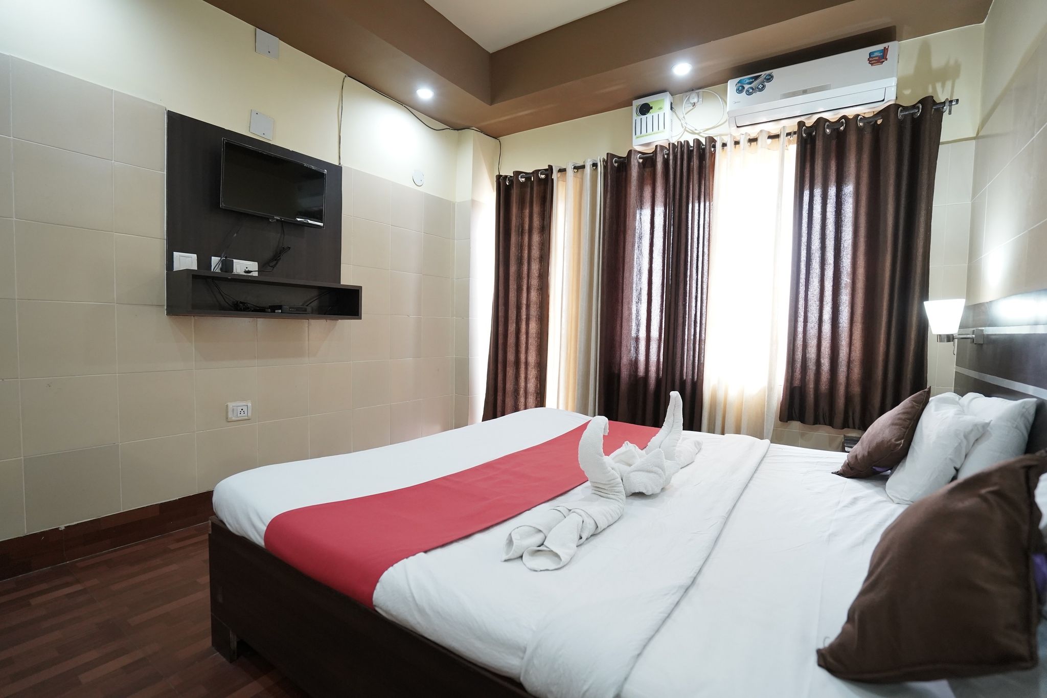 Kakkson Villa Luxury Four Bedded AC 60