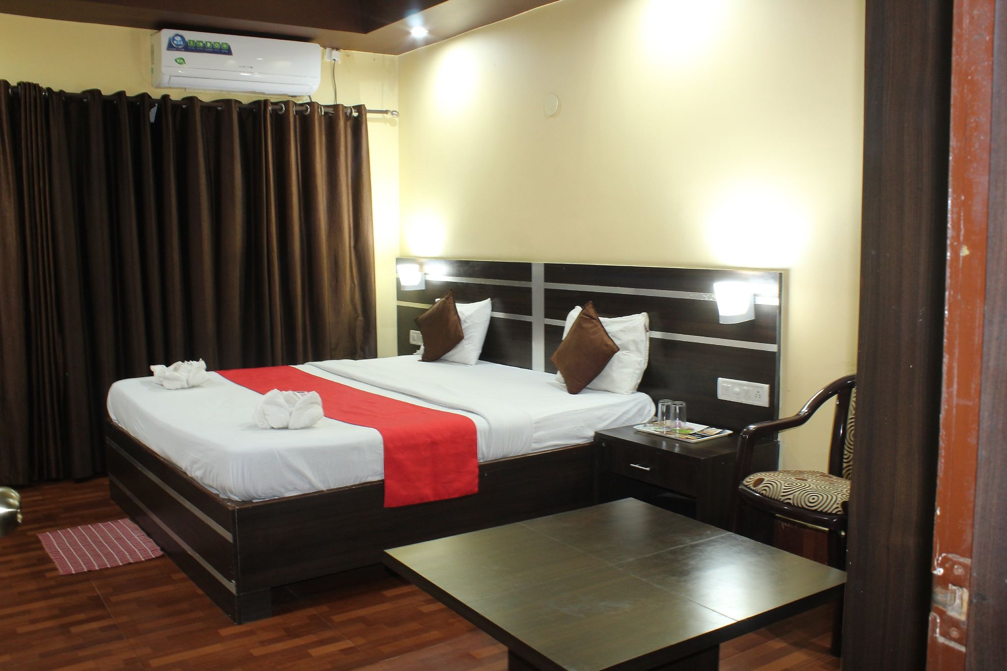 Kakkson Villa Luxury Four Bedded AC 56