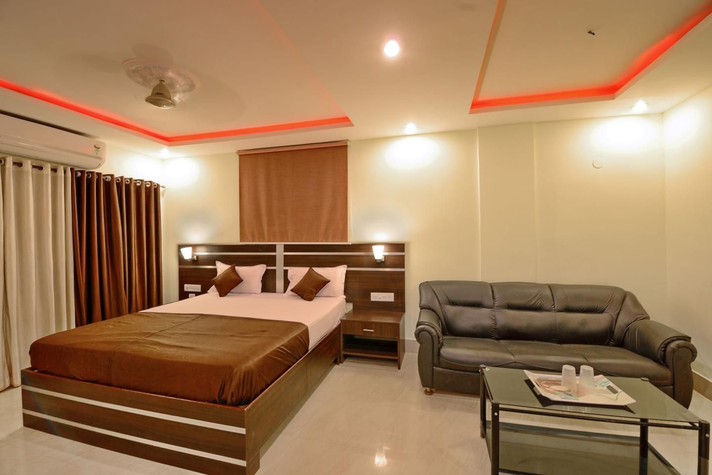 Kakkson Villa Luxury Four Bedded AC 21