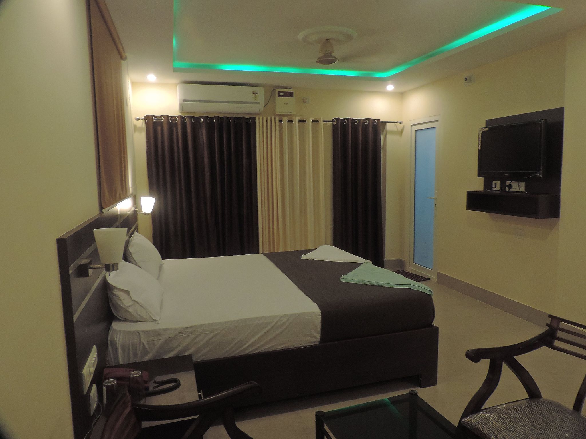 Kakkson Villa Luxury Four Bedded AC 20