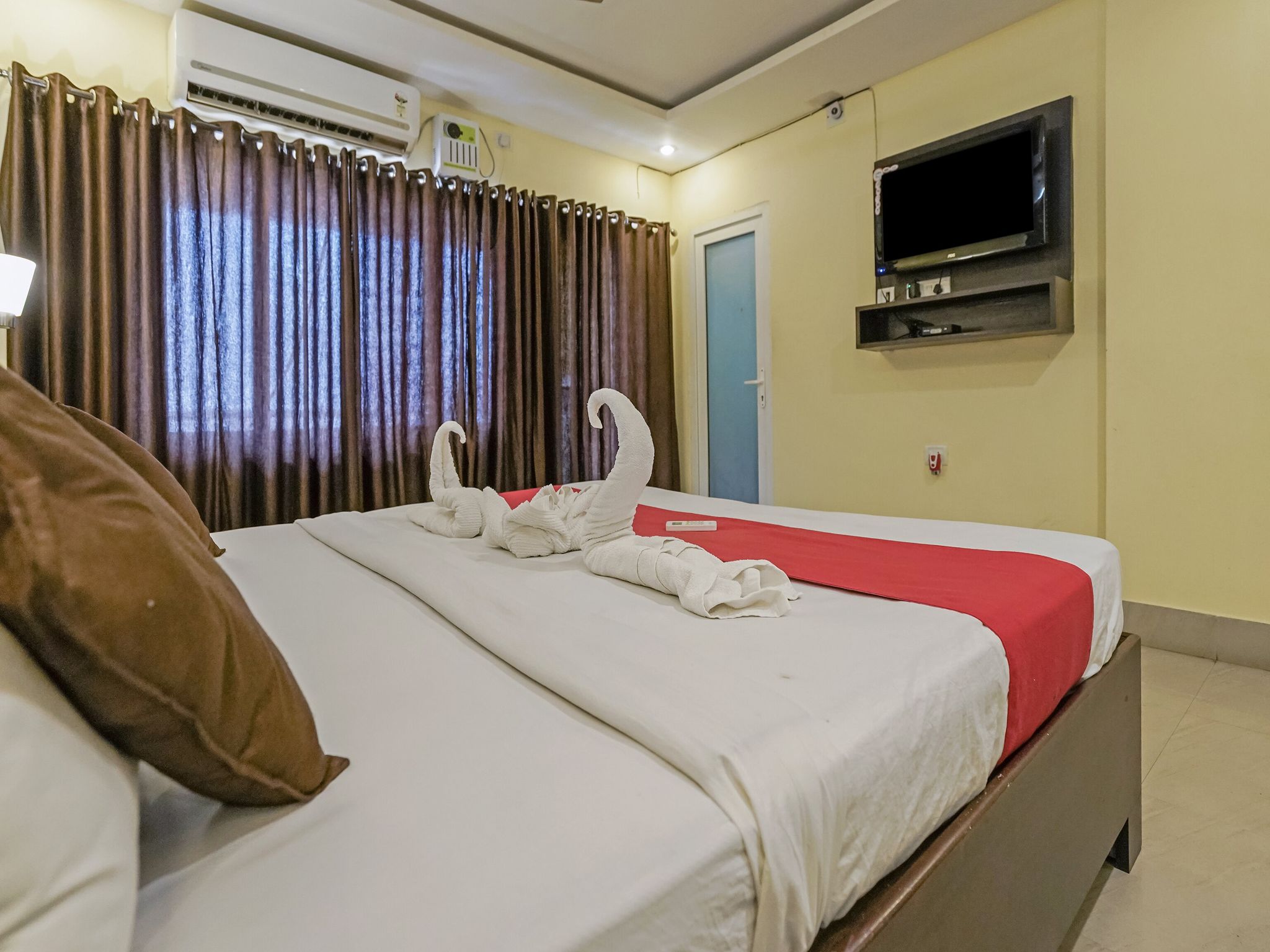 Kakkson Villa Luxury Four Bedded AC 42