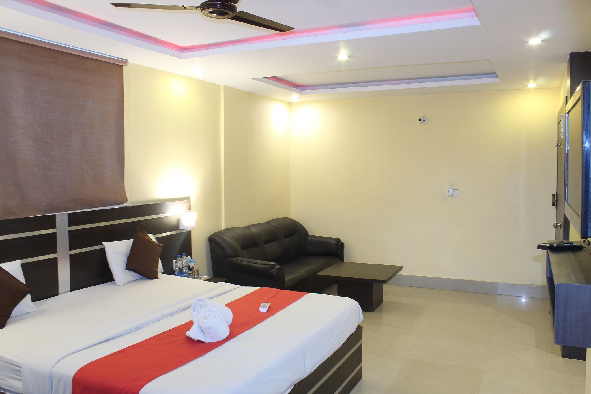 Kakkson Villa Luxury Four Bedded AC 16