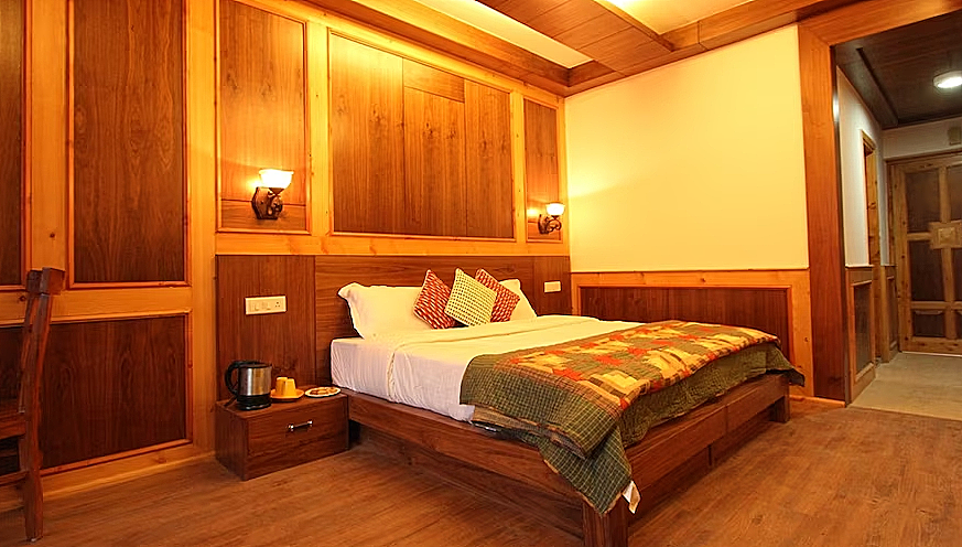 Vivaan - The Sun Rise Resort  Deluxe Room with balcony (Mountains & Manali City View) 5