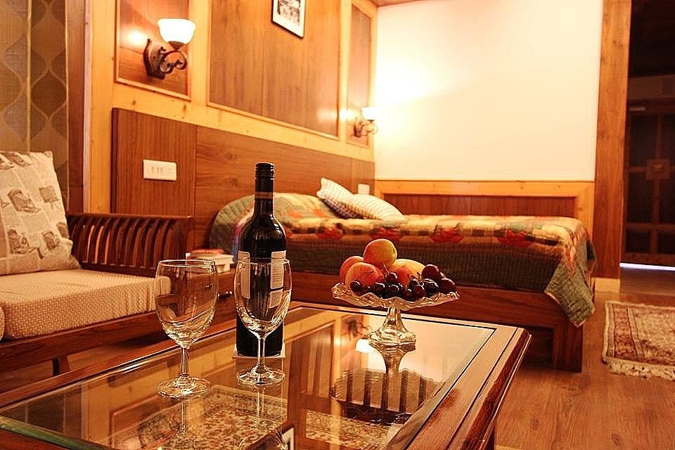 Vivaan - The Sun Rise Resort  Deluxe Room with balcony (Mountains & Manali City View) 15