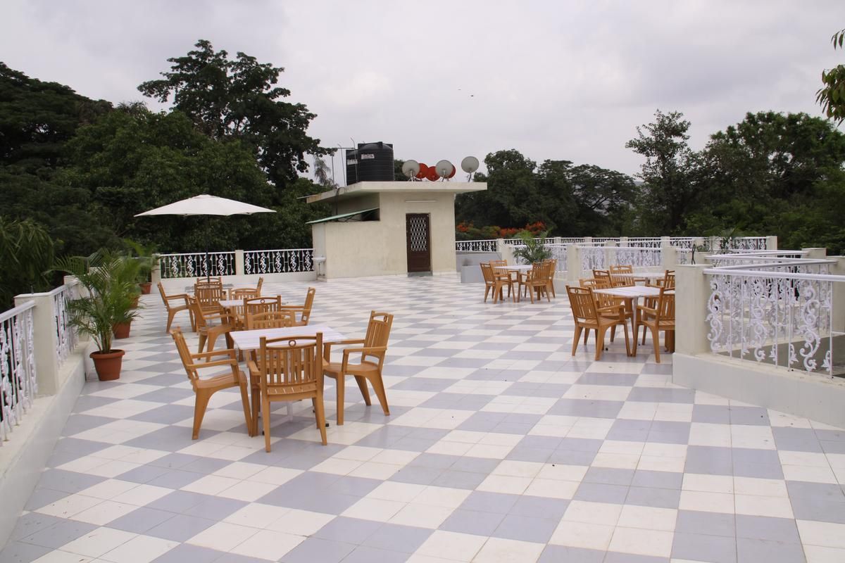Food & Dining