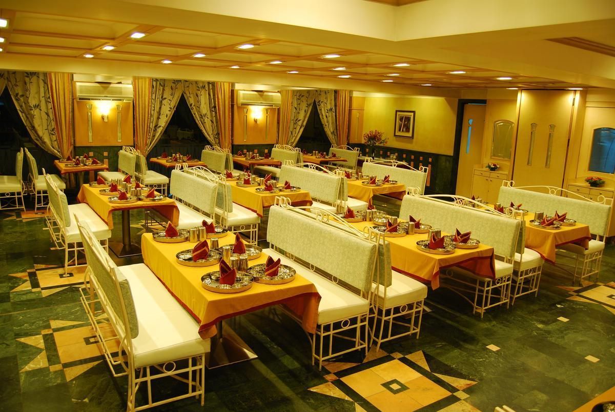 Food & Dining