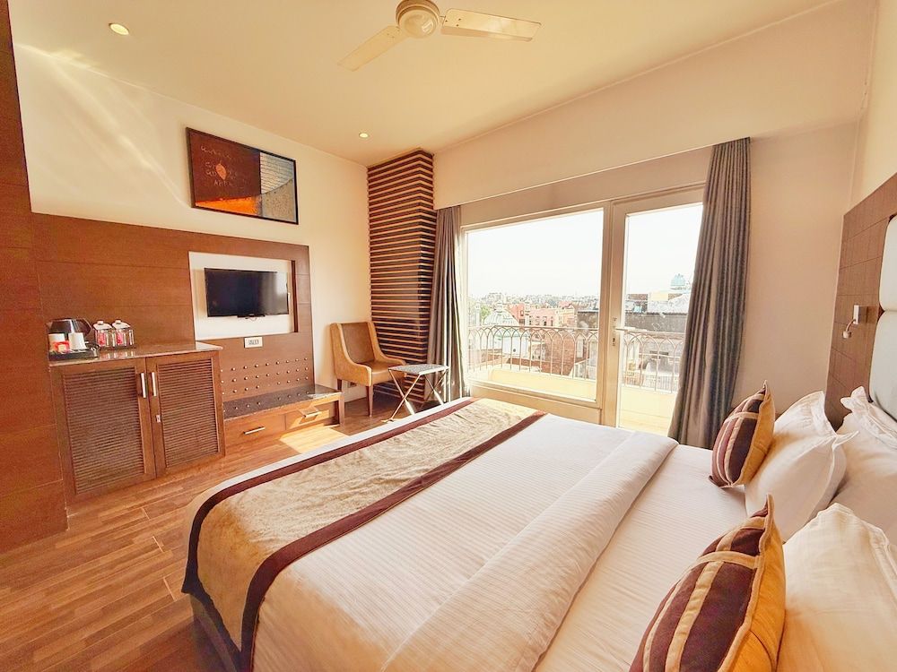 Hotel Sawera Grand (Near Golden Temple) Business Double Room, 1 Bedroom, Refrigerator, City View 5