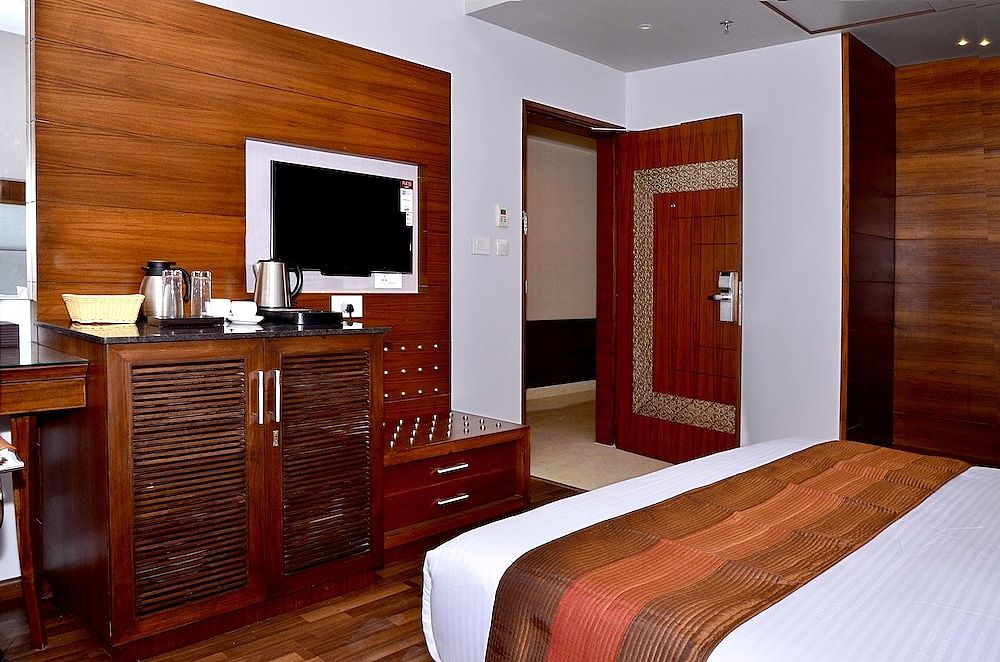 Hotel Sawera Grand (Near Golden Temple) Executive Double or Twin Room 3