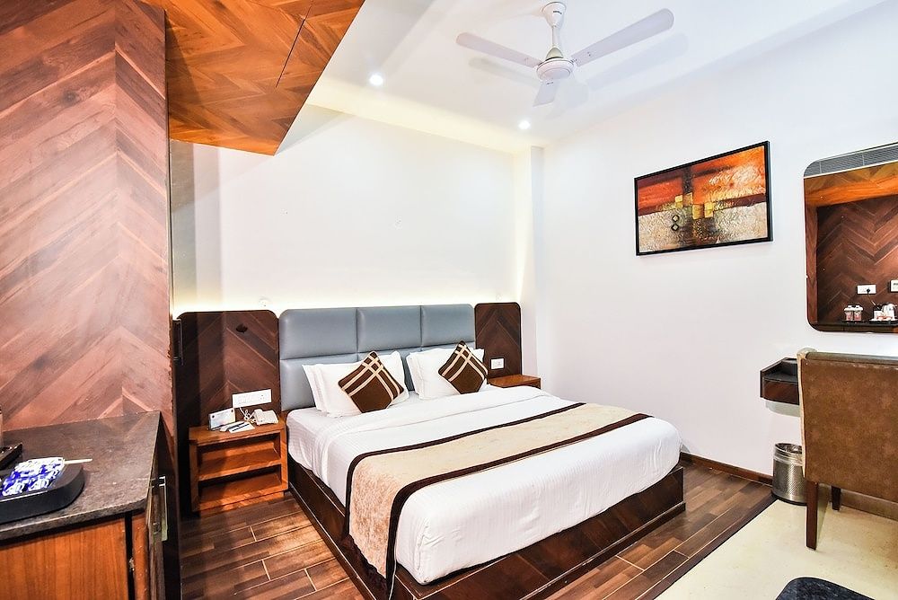 Hotel Sawera Grand (Near Golden Temple) Executive Double or Twin Room 5