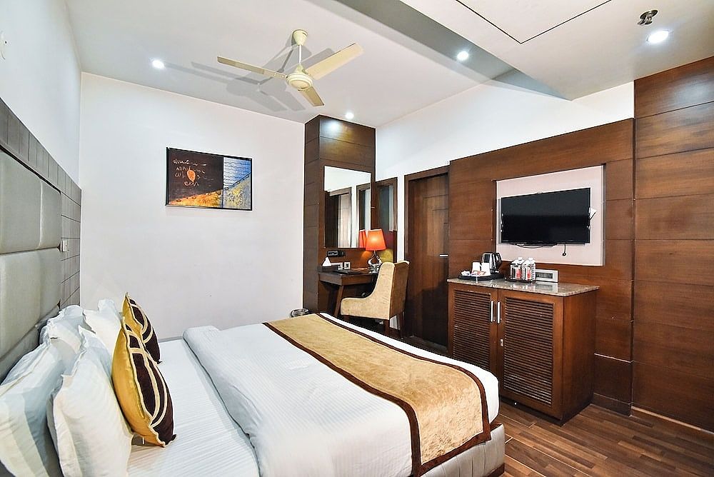 Hotel Sawera Grand (Near Golden Temple) Executive Double or Twin Room