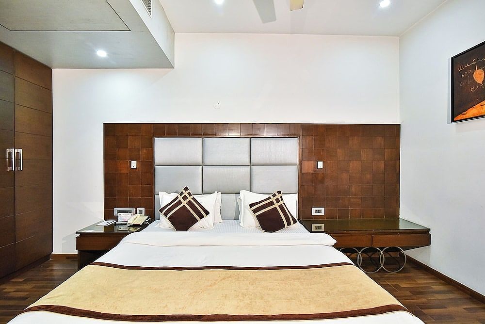 Hotel Sawera Grand (Near Golden Temple) Executive Double or Twin Room 4