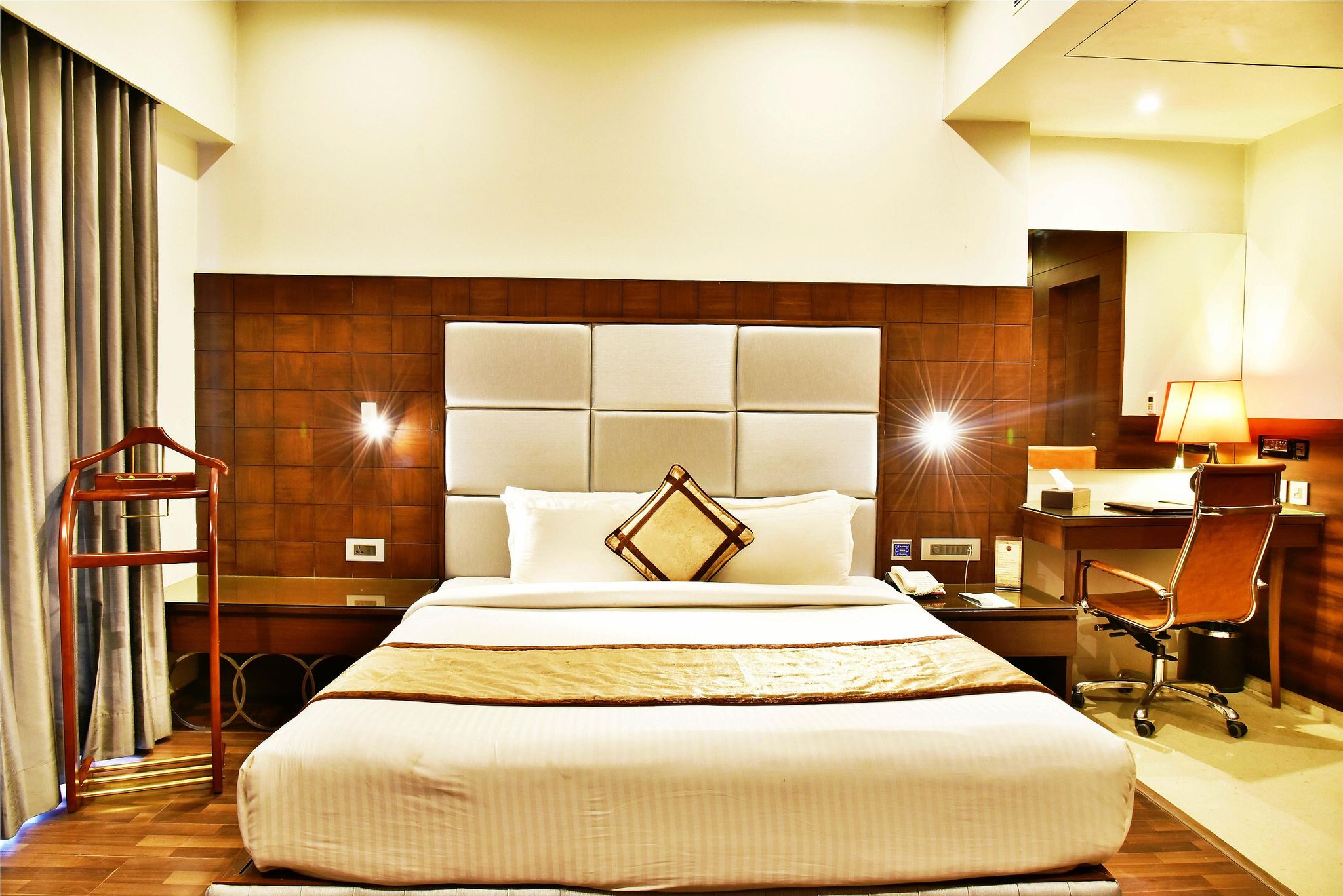 Hotel Sawera Grand (Near Golden Temple) Executive Double or Twin Room 7