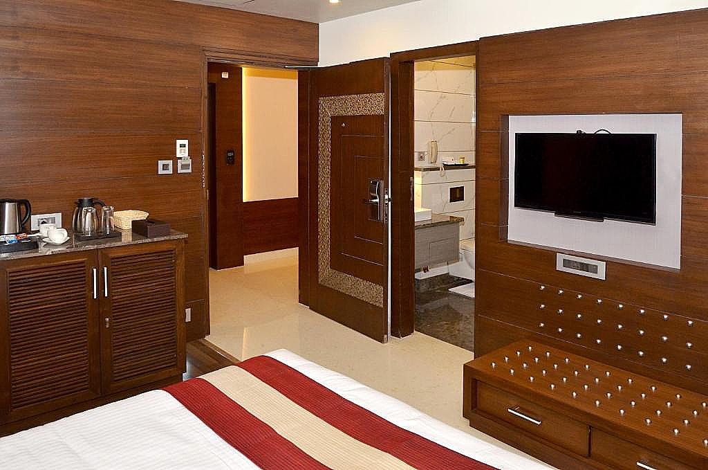 Hotel Sawera Grand (Near Golden Temple) Executive Double or Twin Room 11