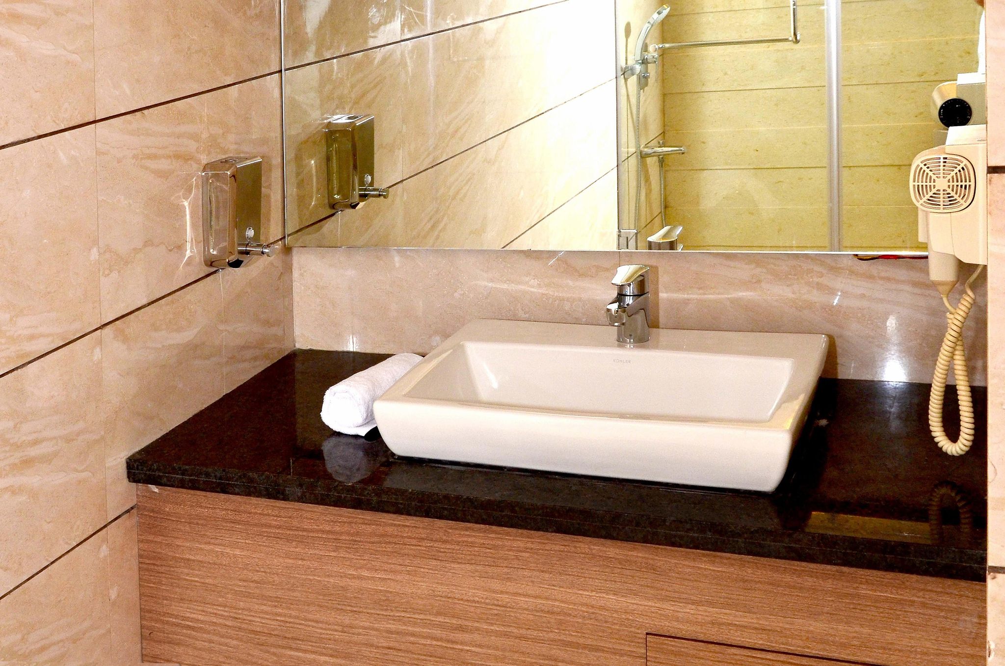Hotel Sawera Grand (Near Golden Temple) Executive Double or Twin Room 9