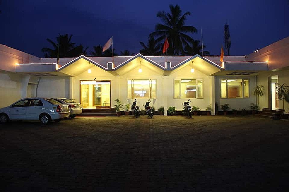 Issacs Hotel The Resort