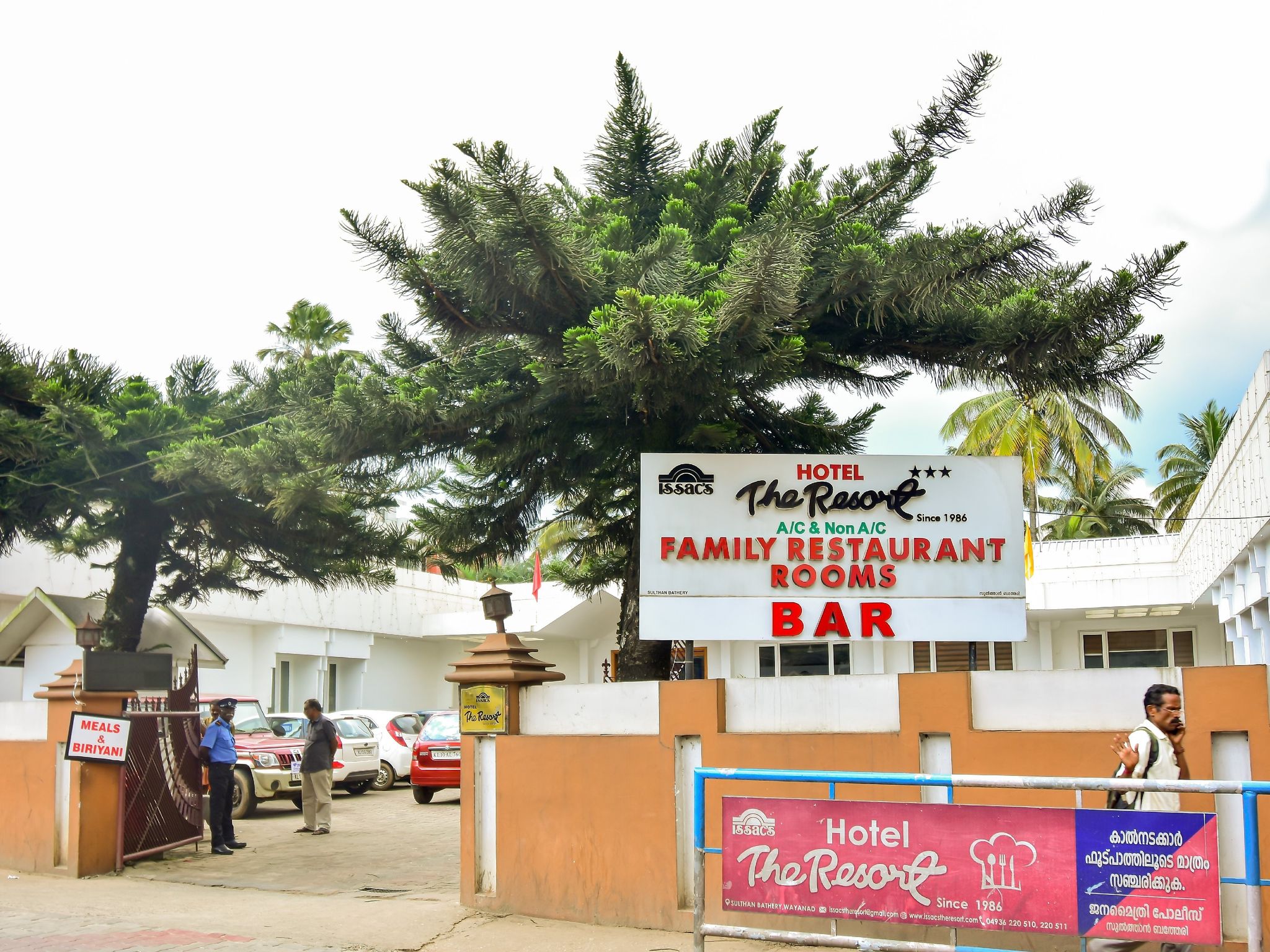 Issacs Hotel The Resort