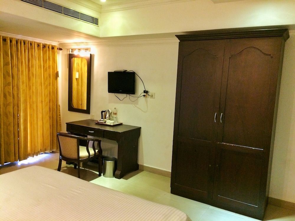 Sea Palace Deluxe Room 5