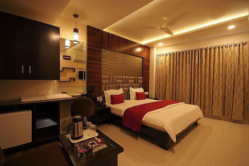 Deluxe Room (Unmarried couples, locals and Liquor consume is not allowed)