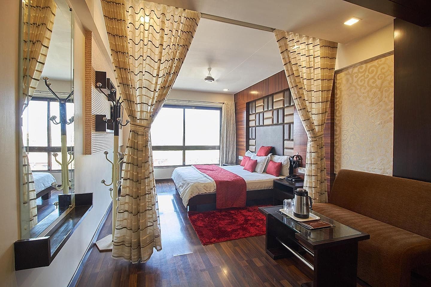 Suite Room (Unmarried couples, locals and Liquor consume is not allowed)