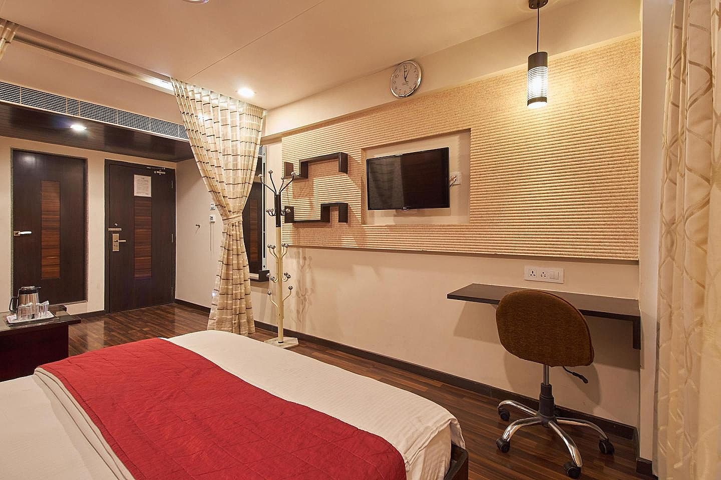 Deluxe Room (Unmarried couples, locals and Liquor consume is not allowed)