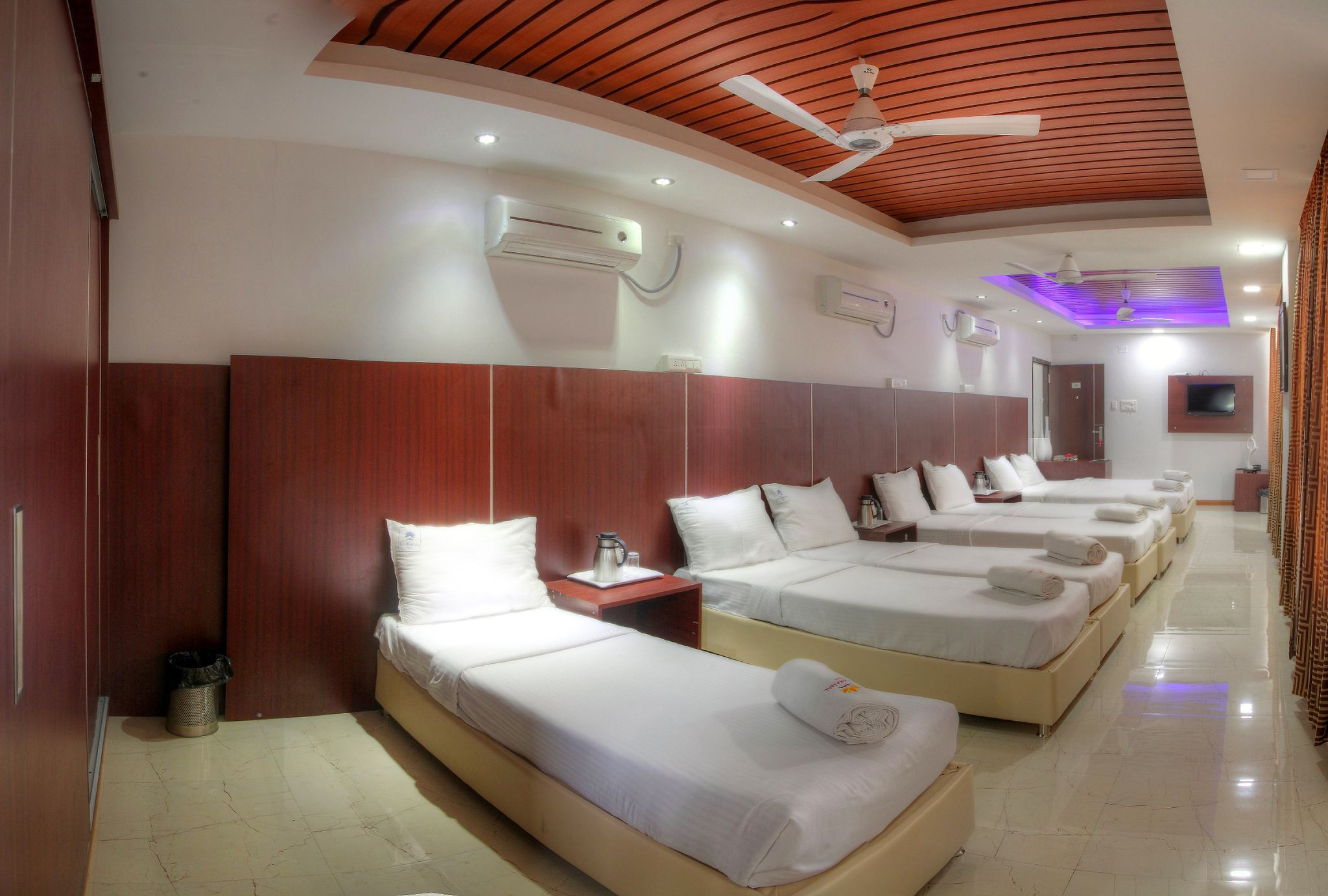 6-Bed Mixed Dormitory Room