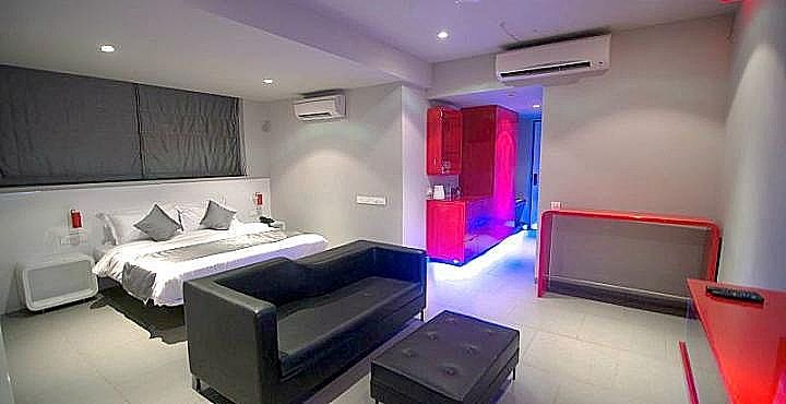 SinQ Party Hotel (No Stags Allowed) Party room 9