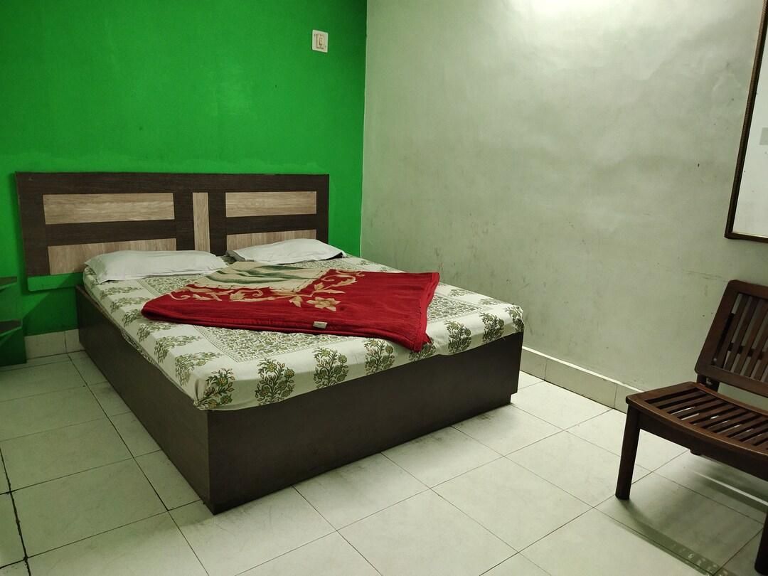 Hotel Diamond Double Bed Room