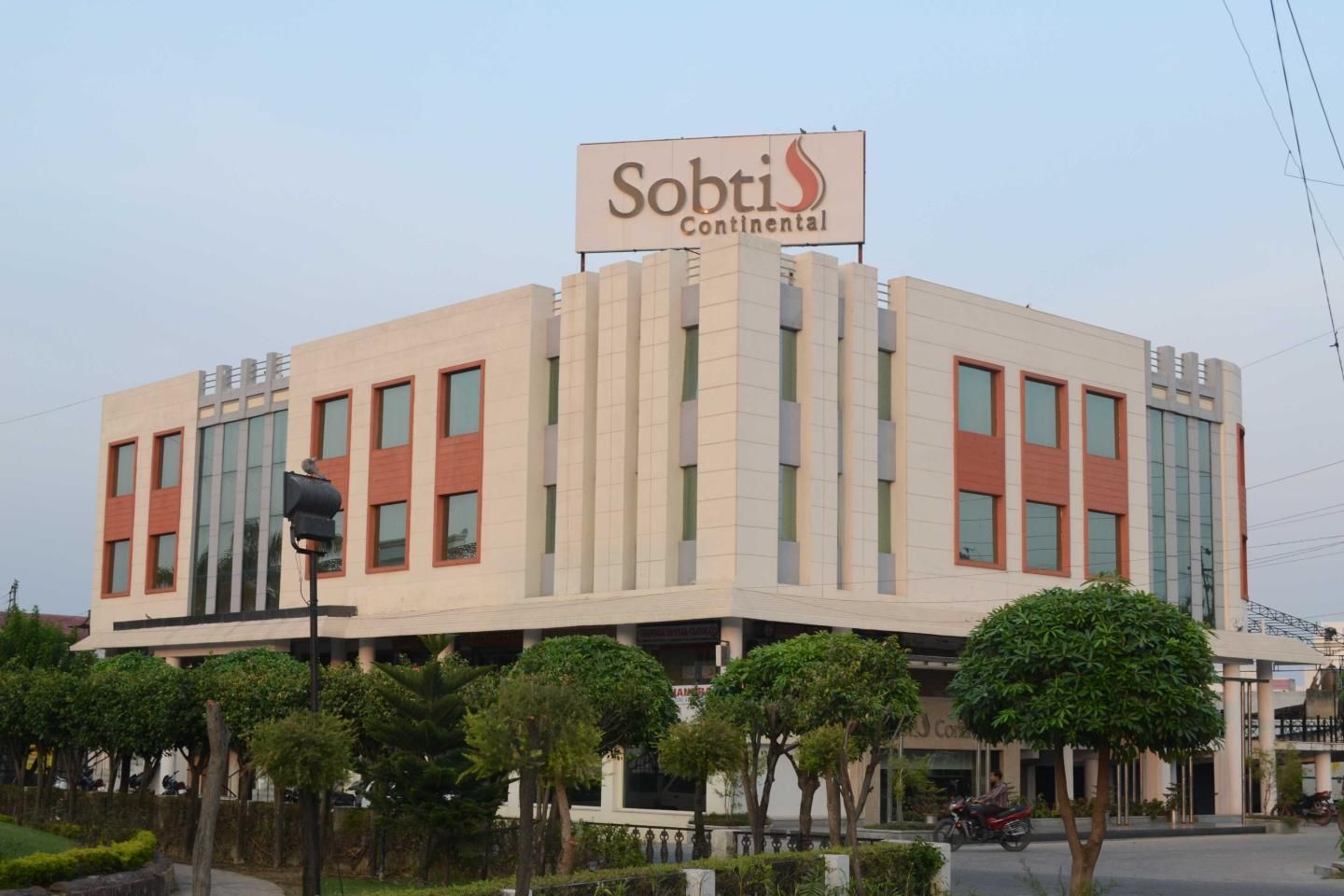 undefined Hotel Sobti Continental 8