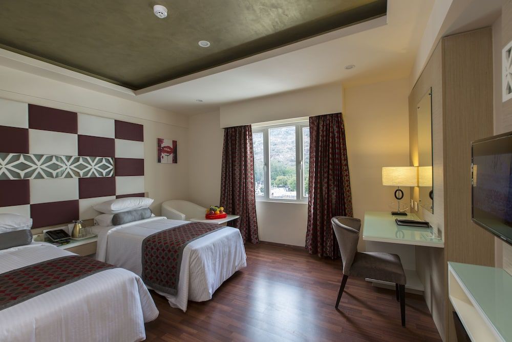 Twin Room, Smoking, City View